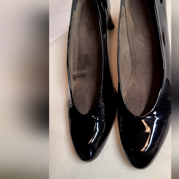 Stuart Weitzman Patent Classic Round Toe Block Heel Shoes Size 6 - Picture 2 of 5
